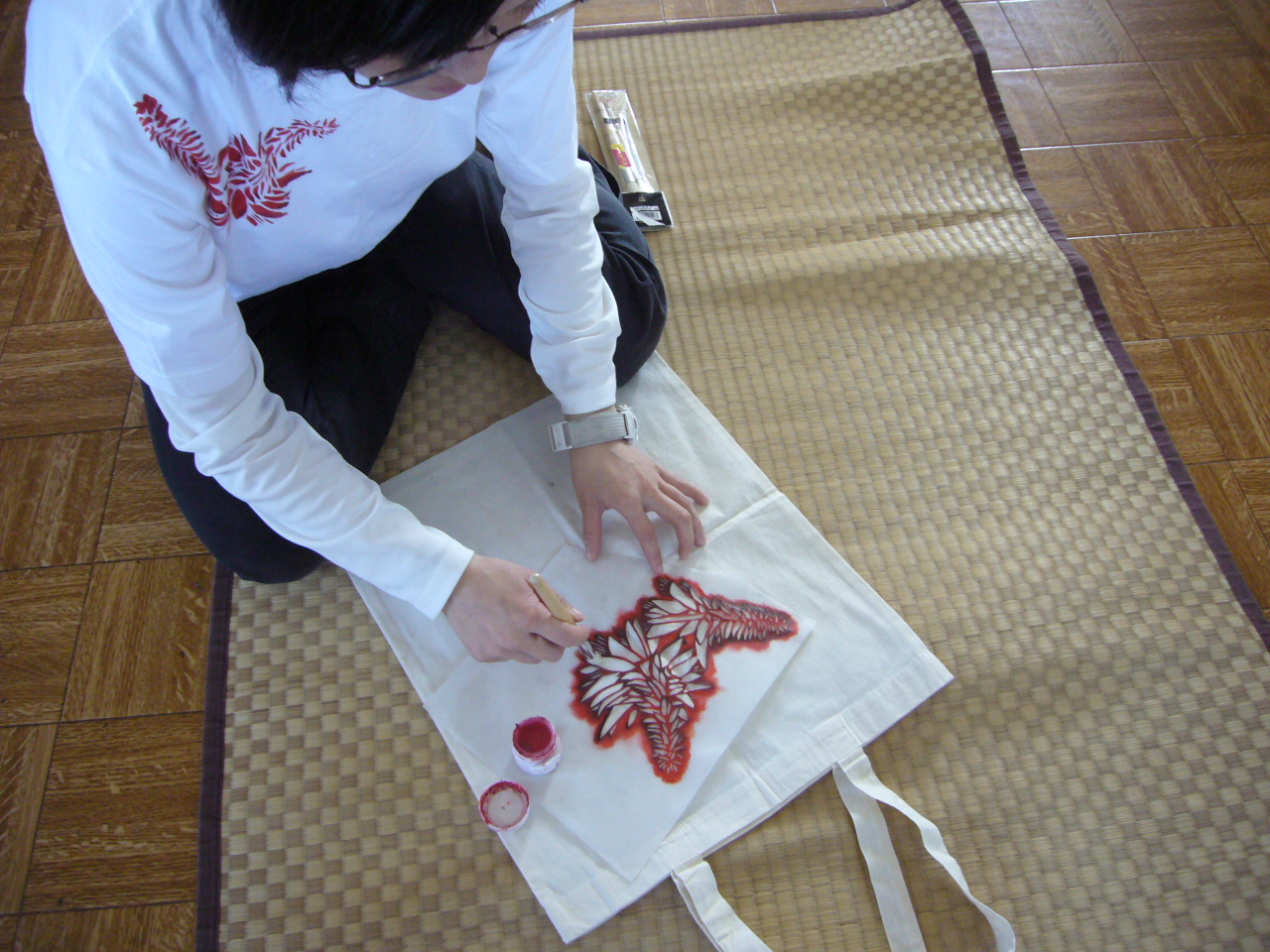 沖縄文化 紅型エコバック作り体験/写真